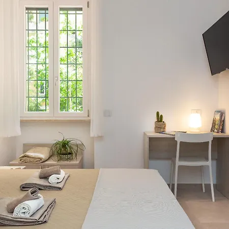 Colosseum Holidays - Marco Aurelio