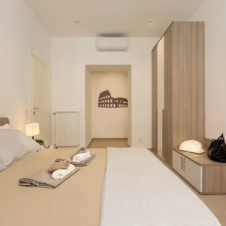 Colosseum Holidays - Marco Aurelio * Roma